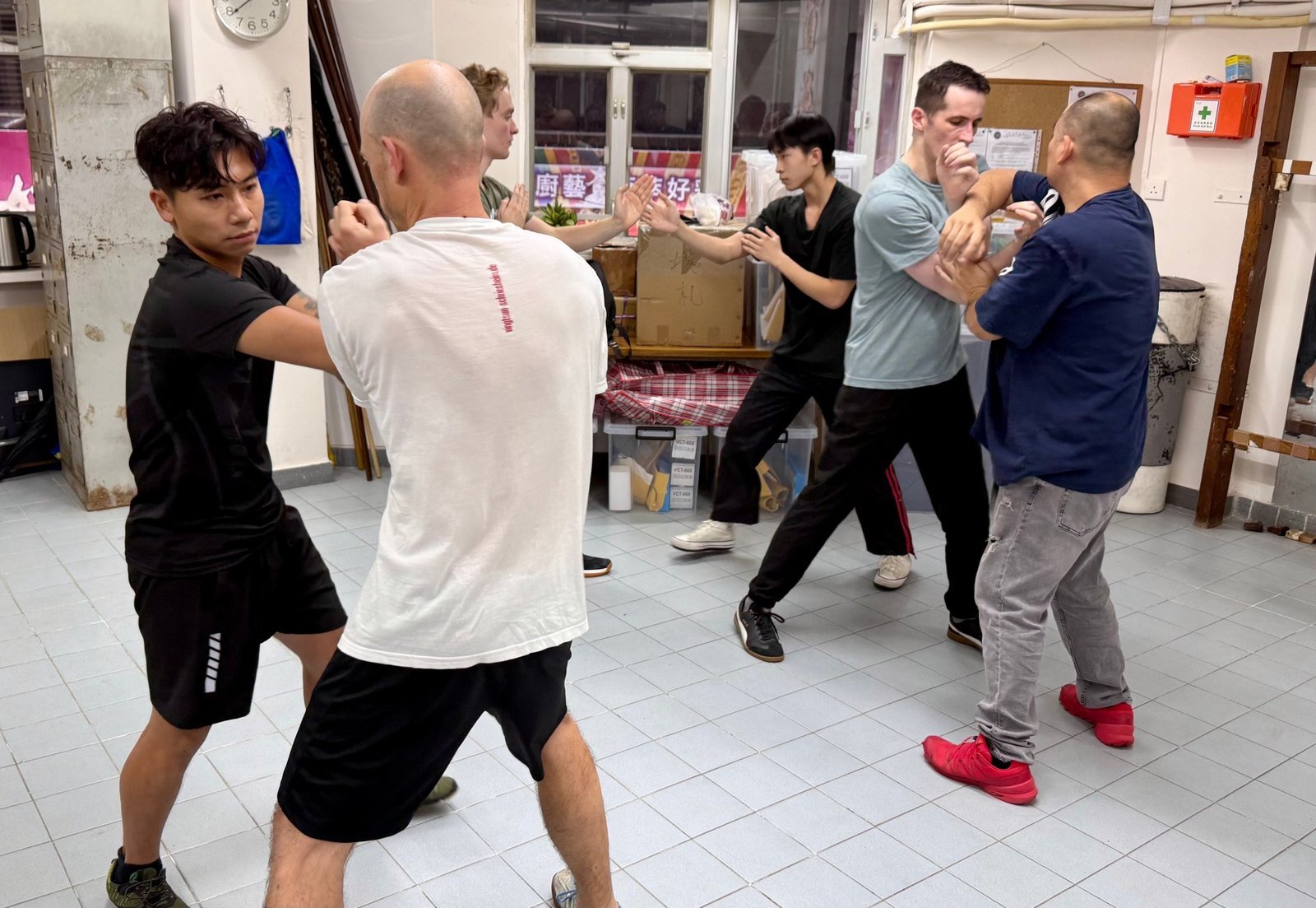 Práctica por parejas durante el viaje de la escuela de Schriesheim a Hong Kong y Xiamen de 2025.